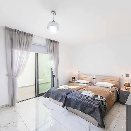 Alderbaran Villa *